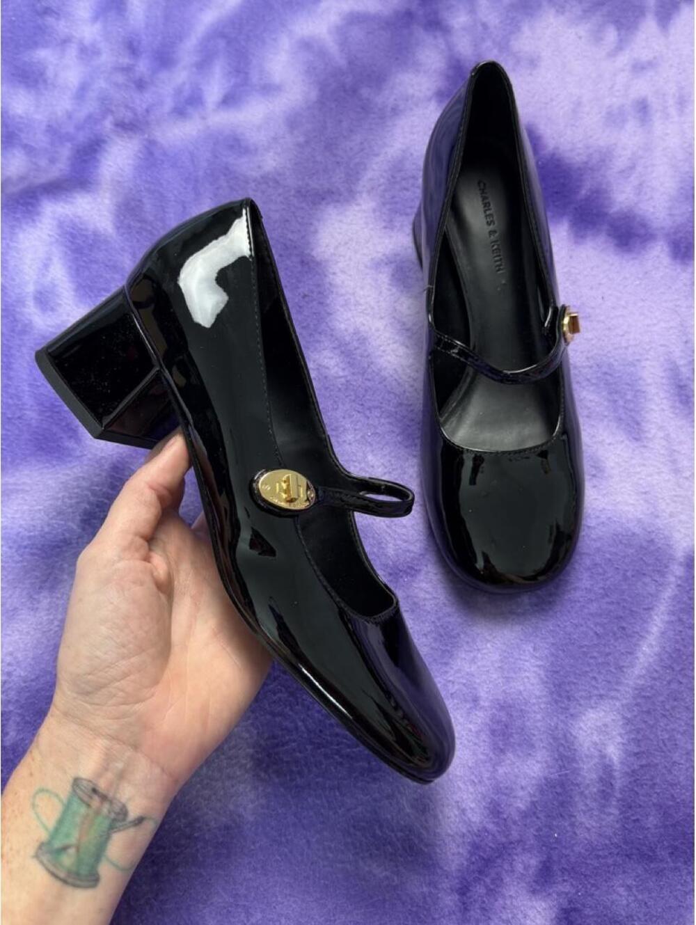 Charles & keith hettie black pu patent maryjane pumps